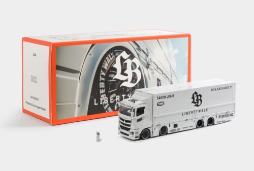 Mitsubishi Fuso Super Great Transporter  LBWK White
