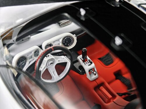 Nilu27 White Resin Model Car