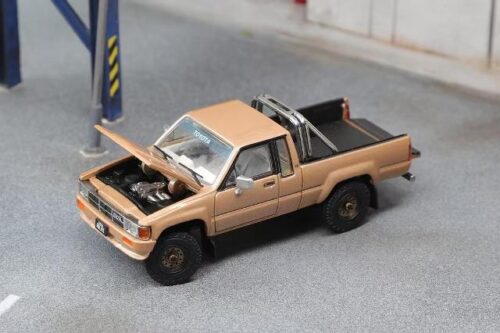 TOYOTA HILUX SR5 XTRA CAB- GOLDEN
