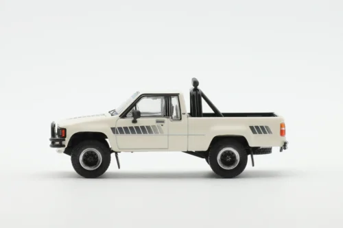 TOYOTA HILUX SRS XTRA CAB - BEIGE