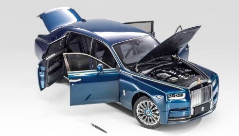 ROLLS ROYCE PHANTOM VIII (PEAK BLUE)